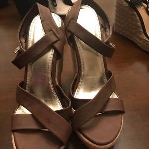 Bakers Wedge brown and Orange